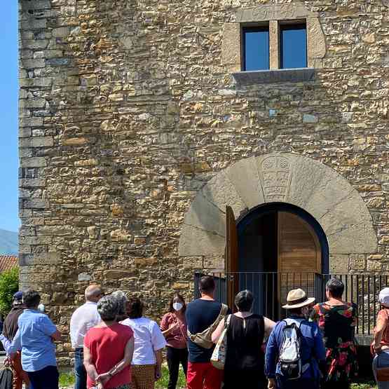 Visite guidee a Ospitalea Commanderie Irissarry au Pays basque